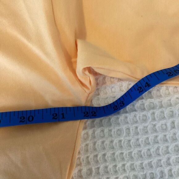 NWT Ladies Adidas Open Back Styling" Short sleeved cropped tee shirt - Picture 7 of 8